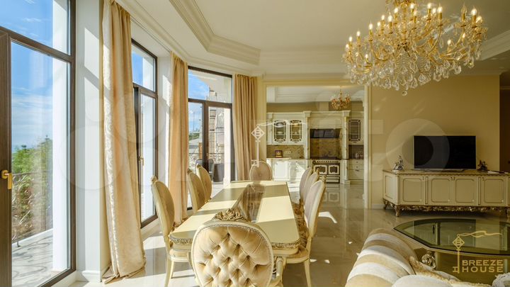 Дом 585 м² на участке 13 сот.