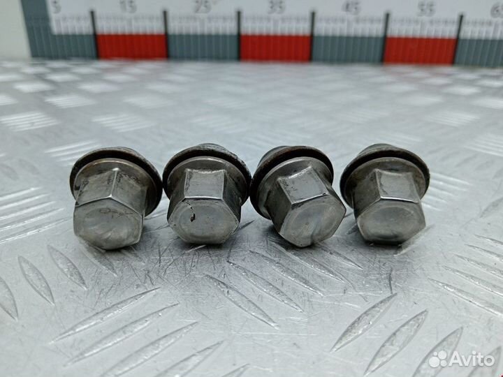 Болт Ford Fusion рест. 2006