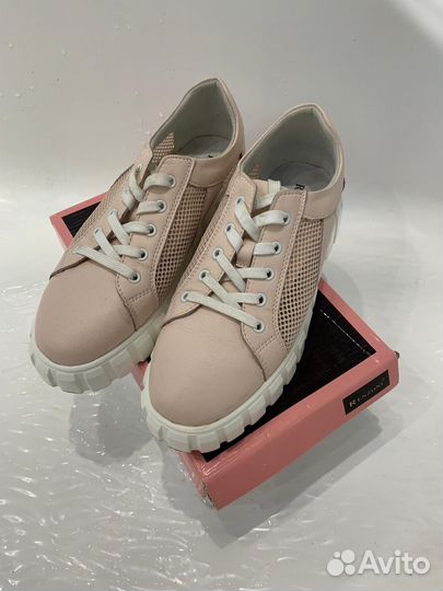 Кроссовки летние