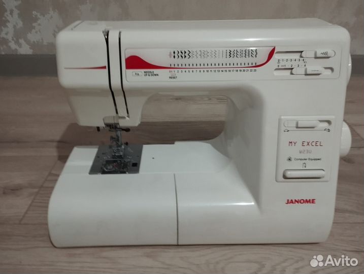 Швейная машина Janome