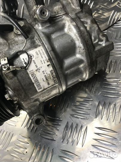 Компрессор системы кондиционирования Mercedes-Benz