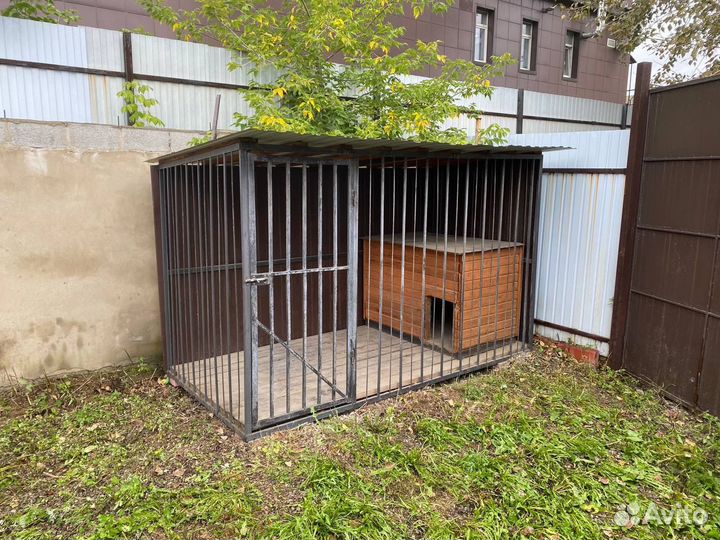 Вольер с будкой