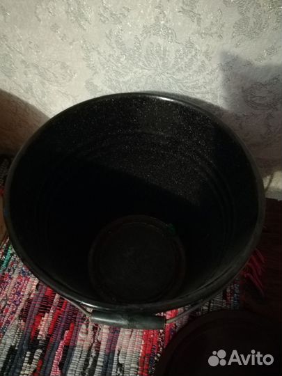 Эмалированное ведро с крышкой