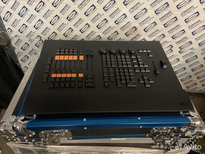 Пульт DMX MA lighting OnPC command wing