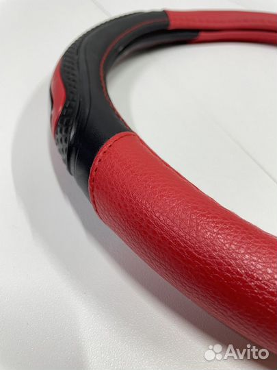 Оплетка чехол на руль автомобиля размер М красная