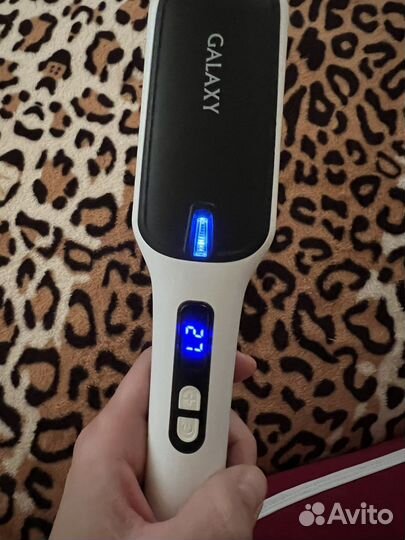 Стайлер-расчёска для выпрямления волос новый