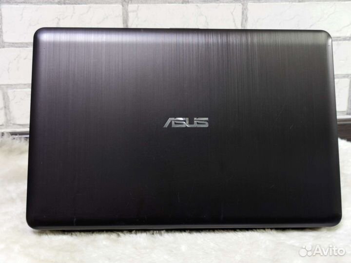 Asus / i3-5005U /GF920M /8GB /SSD+HDD