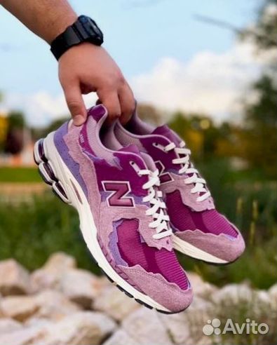 Кроссовки женские New Balance 2002R