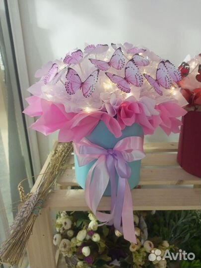 Букет из бабочек в коробке