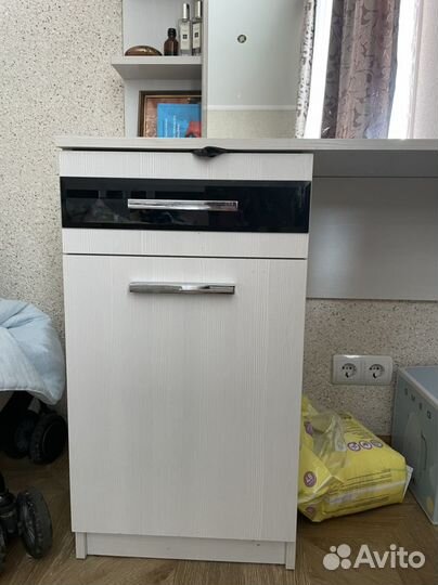 Столик с зеркалом