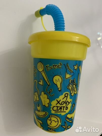 Кружка -стакан с трубочкой и жестяная коробочка