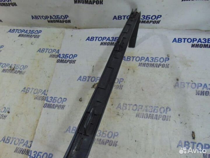 Накладка на порог салона передняя левая Toyota