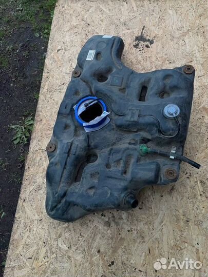 Бак топливный Toyota Avensis универсал D4D 2010