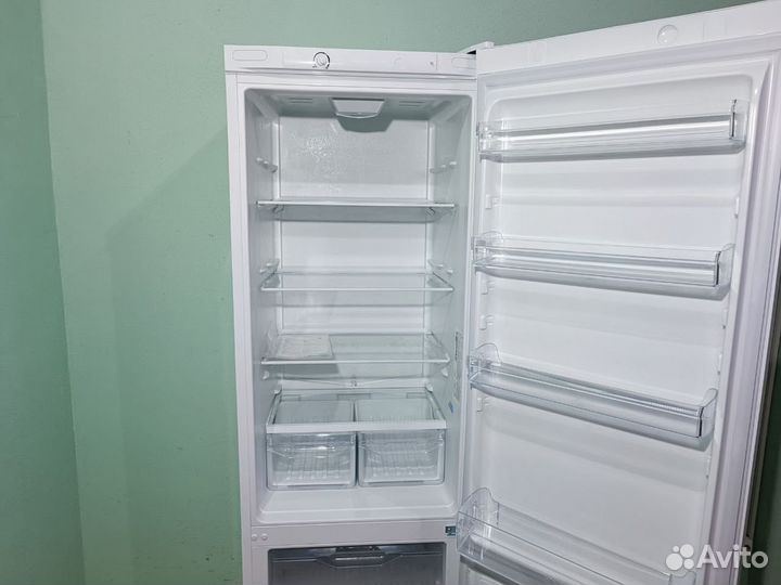 Холодильник Indesit DS320W 2020 года Гарантия