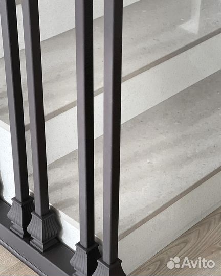 Лестница из кварцевого агломерата