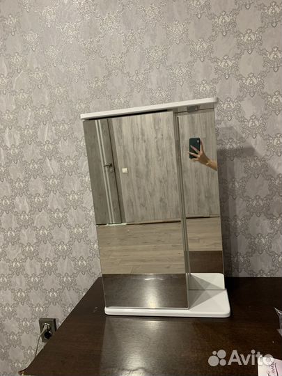 Шкафчик с зеркалом в ванную