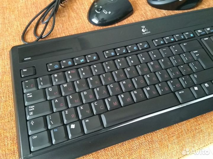 Беспроводная клавиатура и мышь Logitech UltraX Med