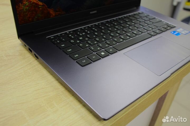 Ультрабук Huawei. Металл.корпус. Core i3-11