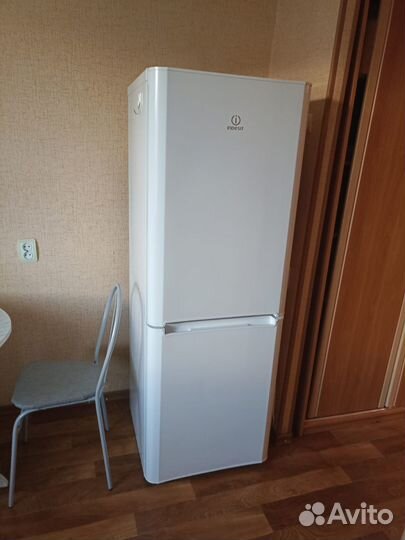 Холодильник indesit