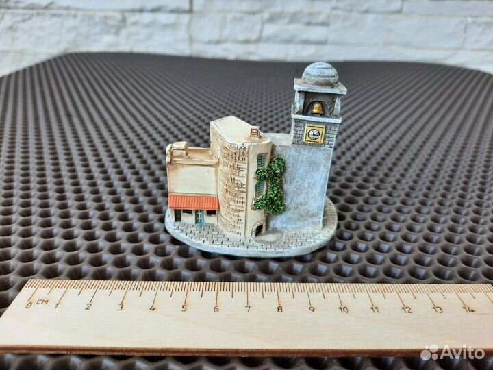 Сувениры статуэтки