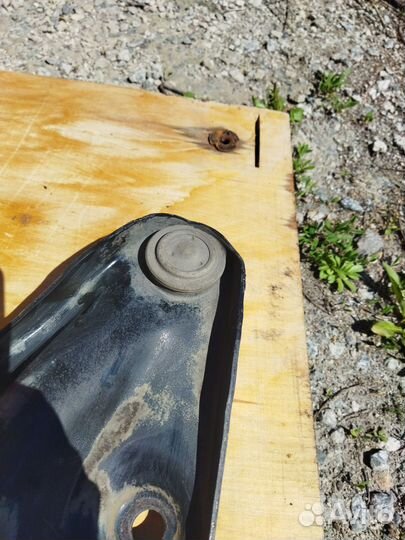 Рычаг передний левый в сборе Рено Сандеро б/у