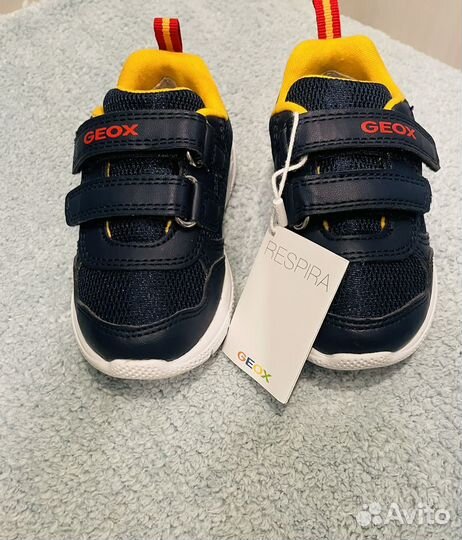 Новые кроссовки Geox 22