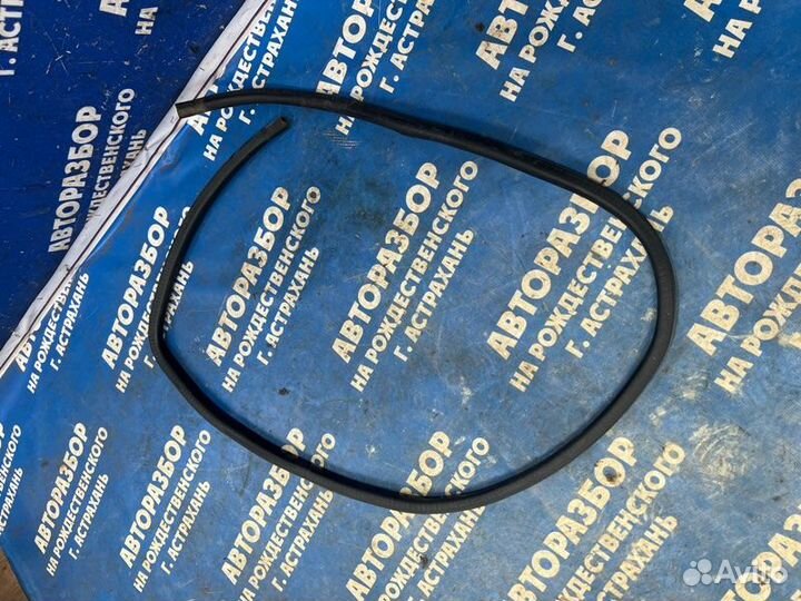 Уплотнительная резинка кузова Mitsubishi Lancer 9