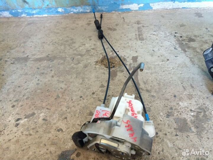 Замок двери задней правой Subaru Outback BR