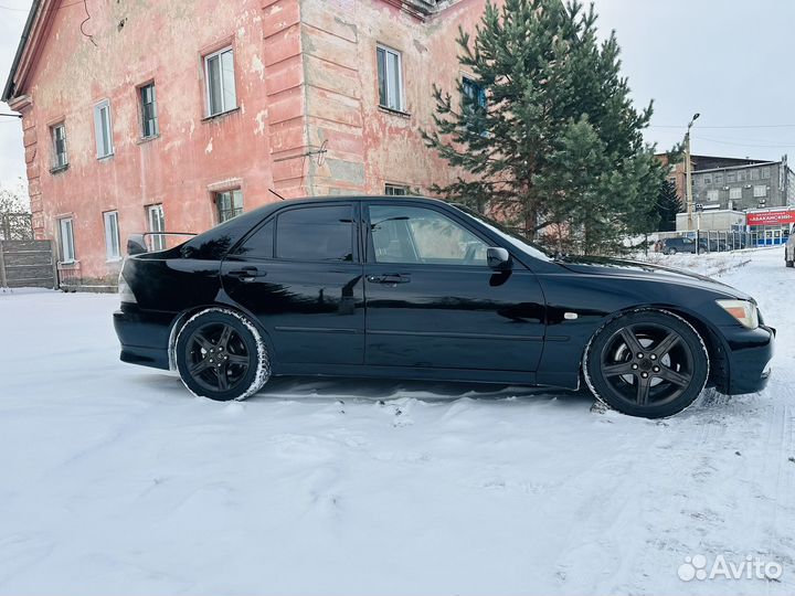 Toyota Altezza 2.0 AT, 2000, 292 000 км