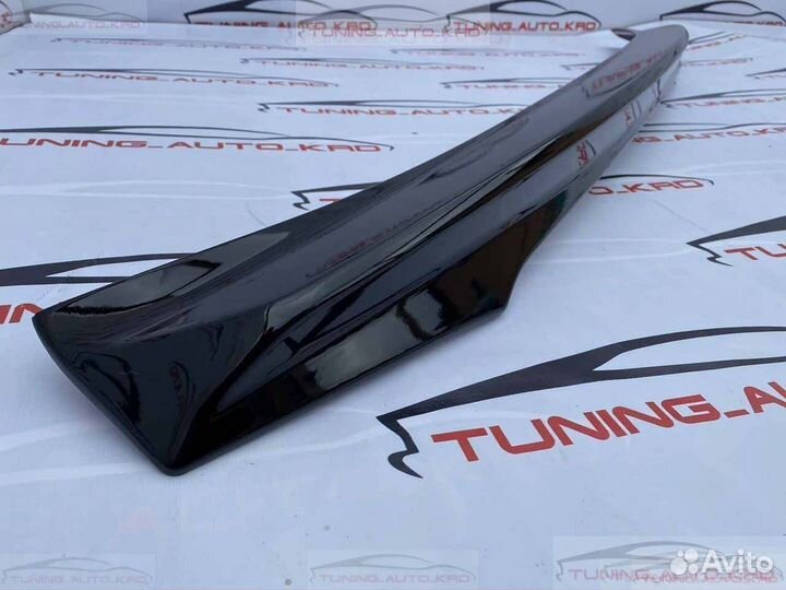 Спойлер под стекло Lexus 570 V4717