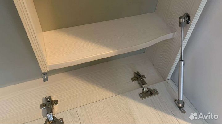 Стол письменный подвесной