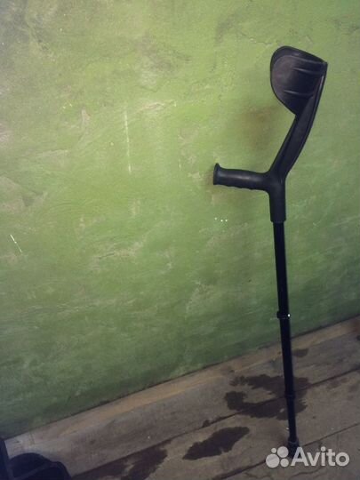 Костыль с подлокотником