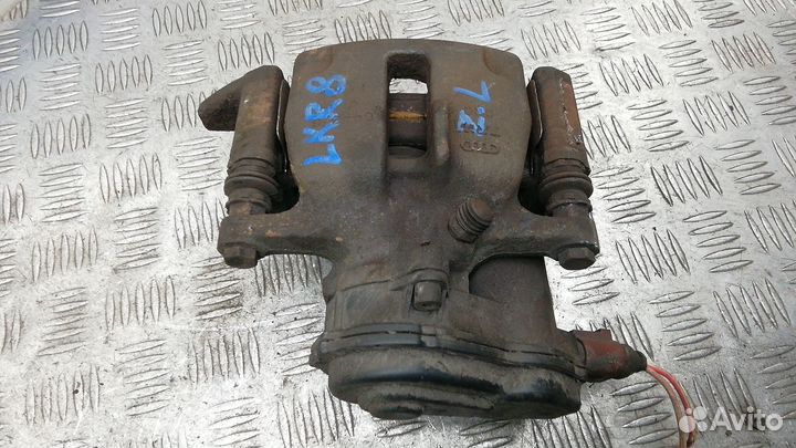 Суппорт задний левый Audi Q5 8R 2011