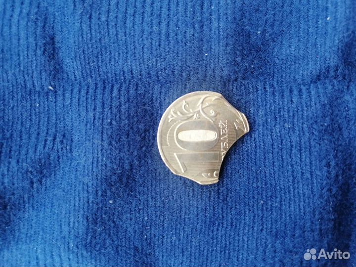 Продам монету с заводским браком новая