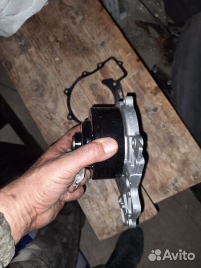 Водяная помпа на мерседес 639