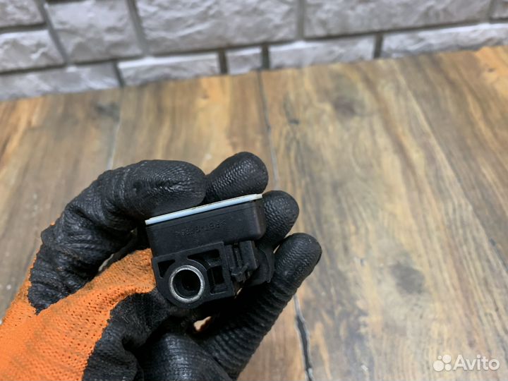 VW Touareg NF Датчик ускорения