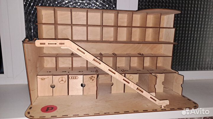 Детская парковка для машинок