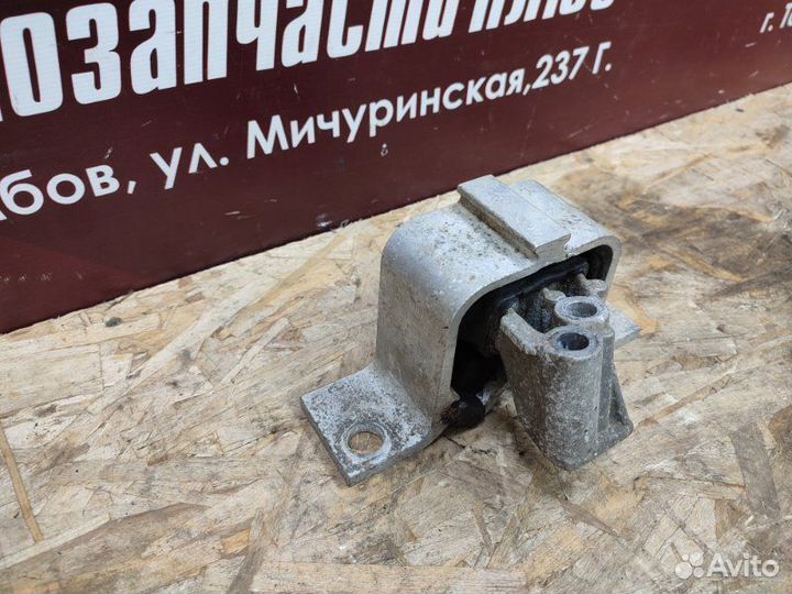 Опора двигателя правая LADA Vesta