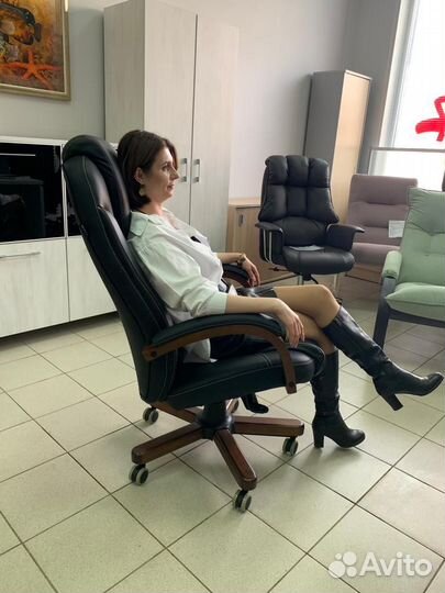 Кресло компьютерное руководителя T-9923 mahogany
