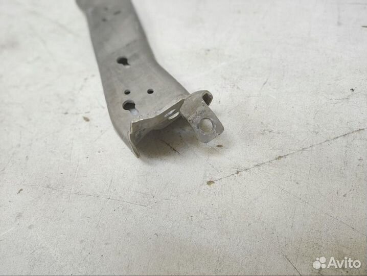 Кронштейн усилителя бампера передний правый Bmw X1