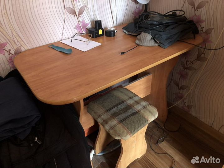 Продам стол и 3 стула