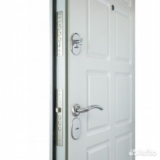 Дверь входная металлическая белая