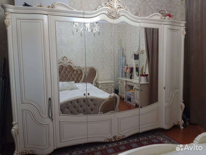 Спальный гарнитур