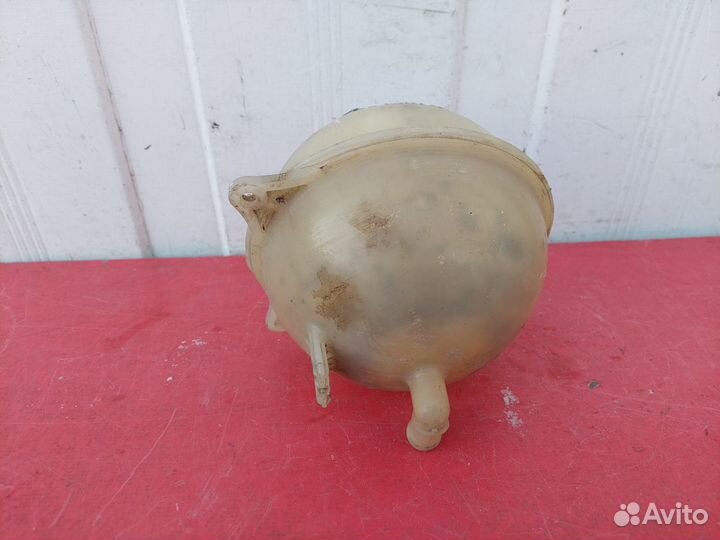 Расширительный бачок Volkswagen Golf 3