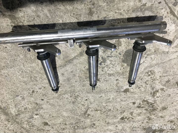 Топливная рампа правая Mercedes C-Class W204 M276