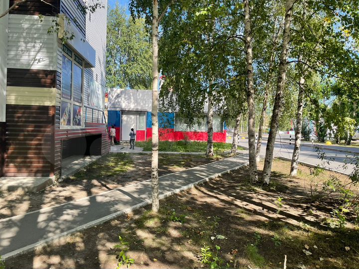 Свободного назначения на первой линии 87,2 м²