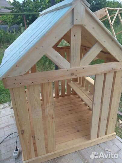 Детский деревянный домик