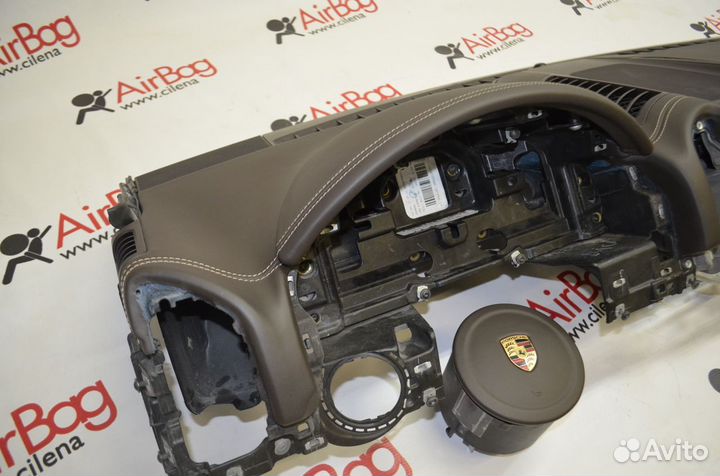 Торпедо панель приборов Porshe Cayenne коричневый