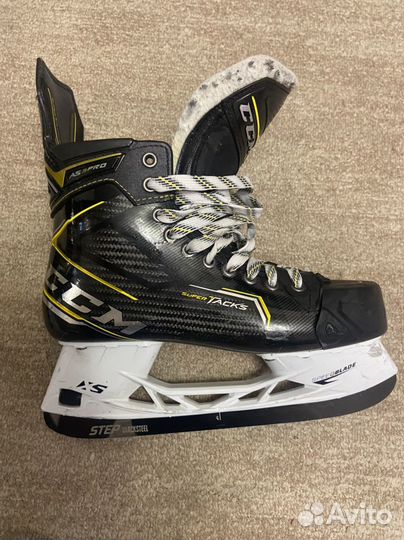 Коньки хоккейные