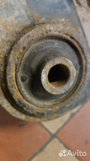 Рычаг поперечный задний Kia Sorento 2